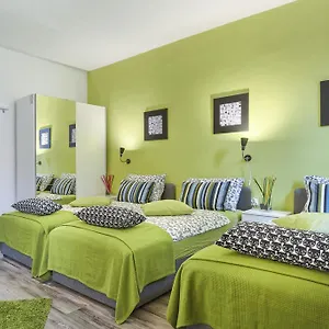 top-center-rooms-studio.pula-hotels.org/